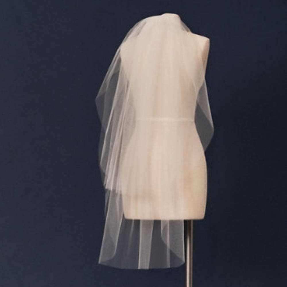 BHLDN MADELEINE FIG Pelletier Fingertip Veil (Ivory)